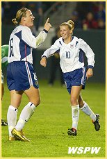 Aly Wagner & Abby Wambach (c) Paul Martinez / PHOTOSPORT