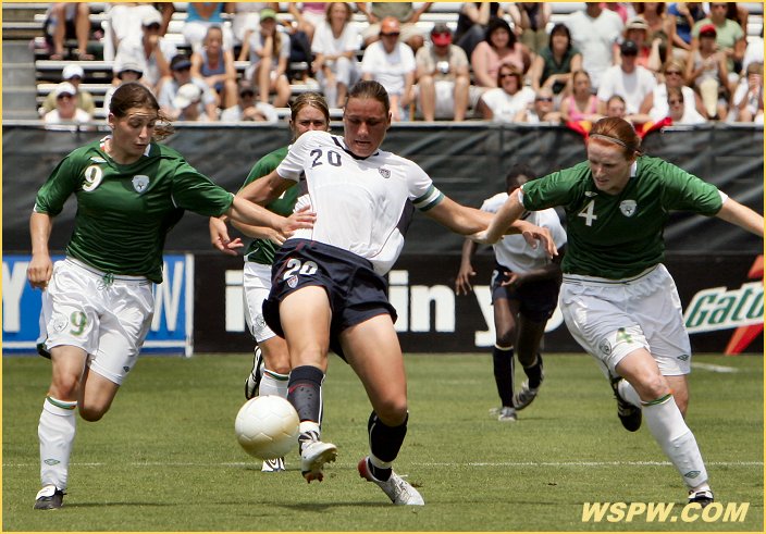 Aby Wambach - &copy; 2006 Roberto Bonilla
