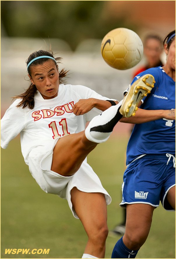 Aztecs high kick - &copy; 2006 Paul Martinez